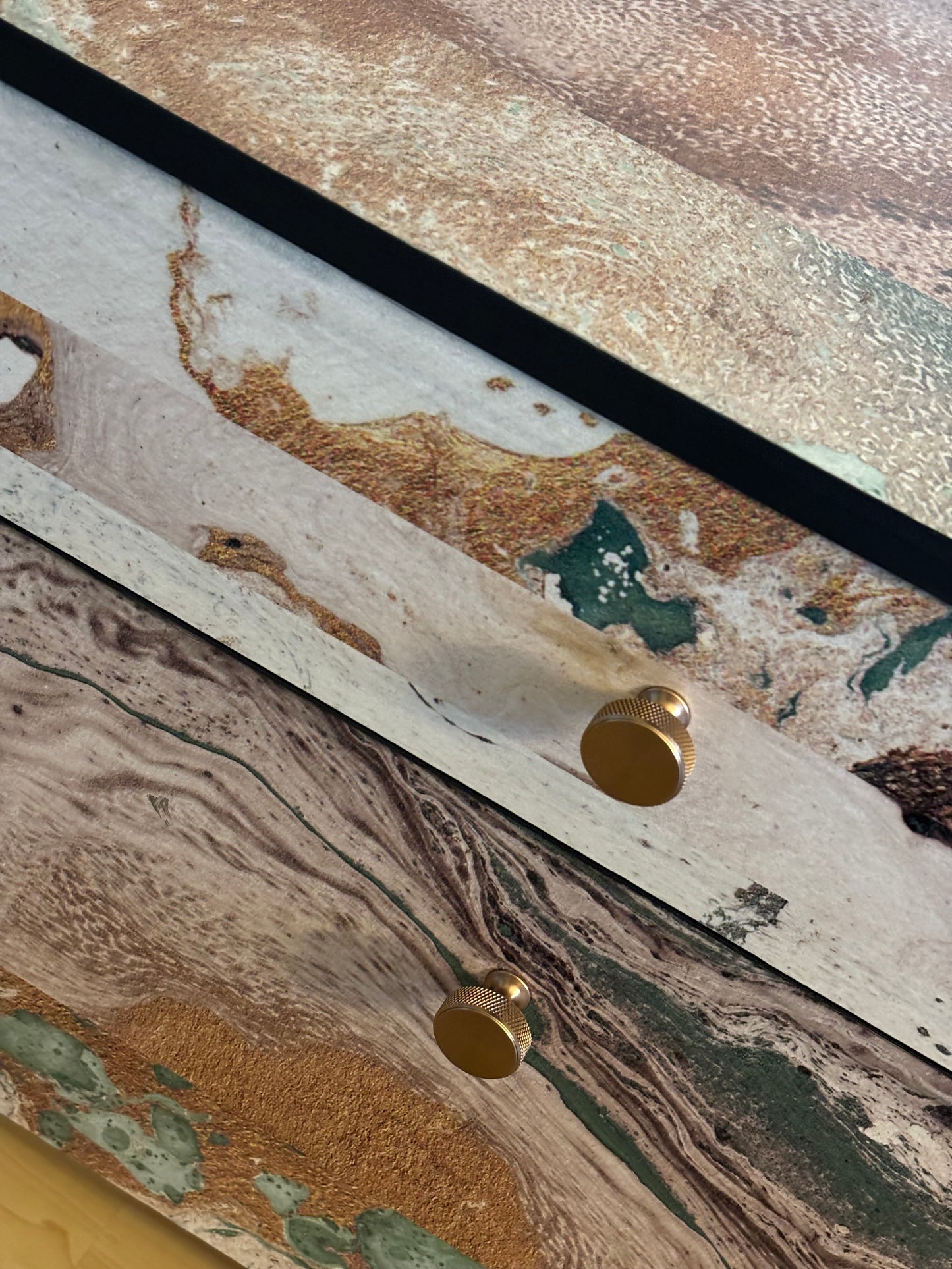 Vintage bedside tables covered with marble print | The Vintage Vibe