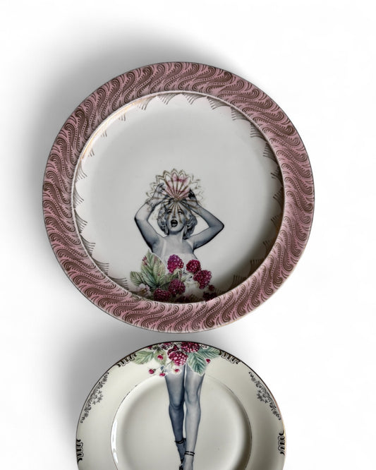 Vintage Wall Plate Marilyn Raspberry Set