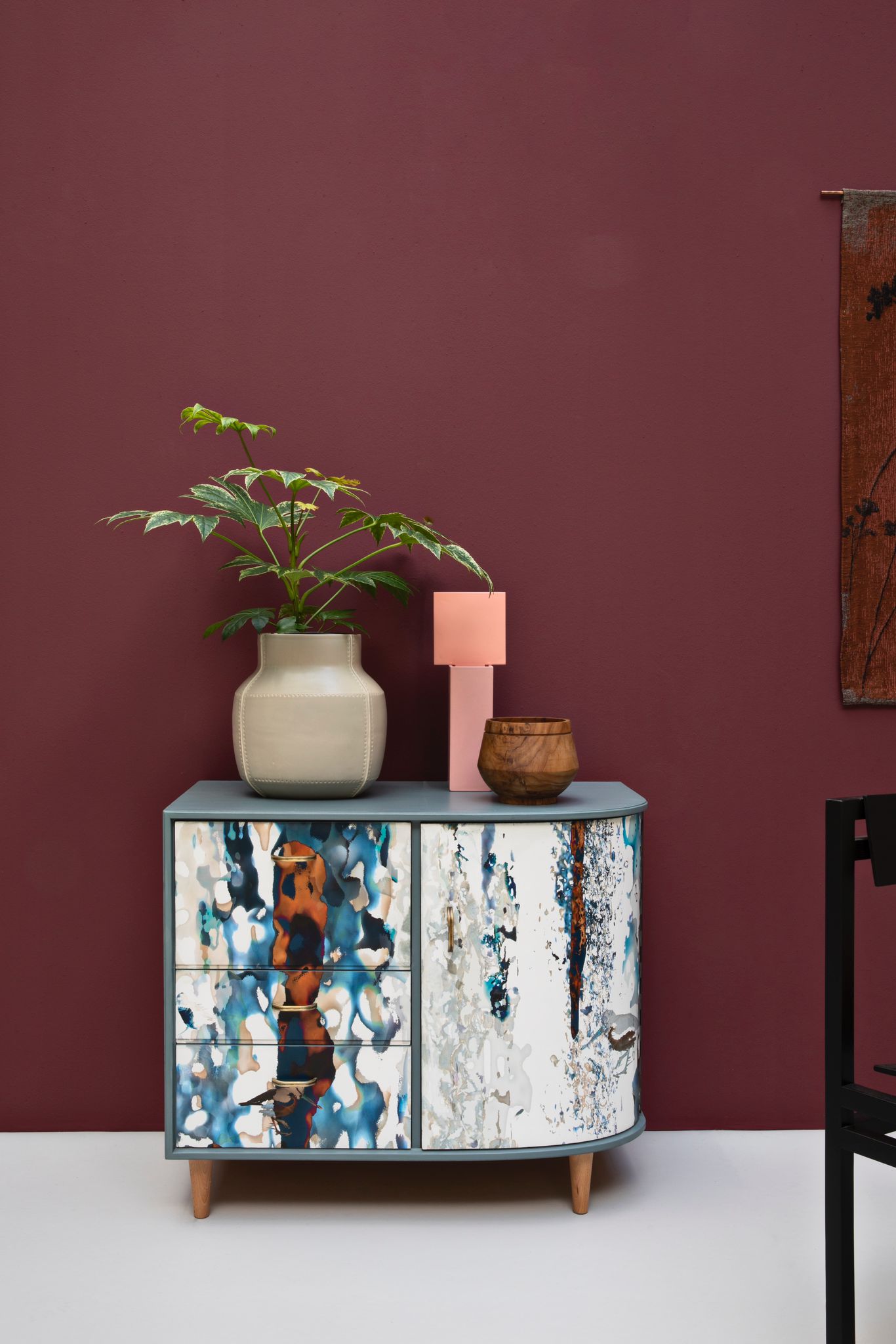 Vintage dressoir bekleed met Shore Waders van Mairi Helena | The Vintage Vibe
