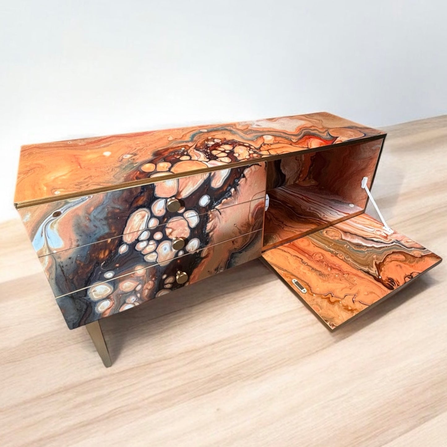 Vintage sideboard covered with Marble | The Vintage Vibe
