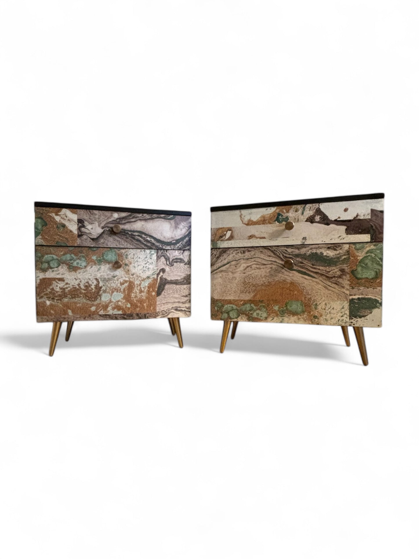Vintage bedside tables covered with marble print | The Vintage Vibe