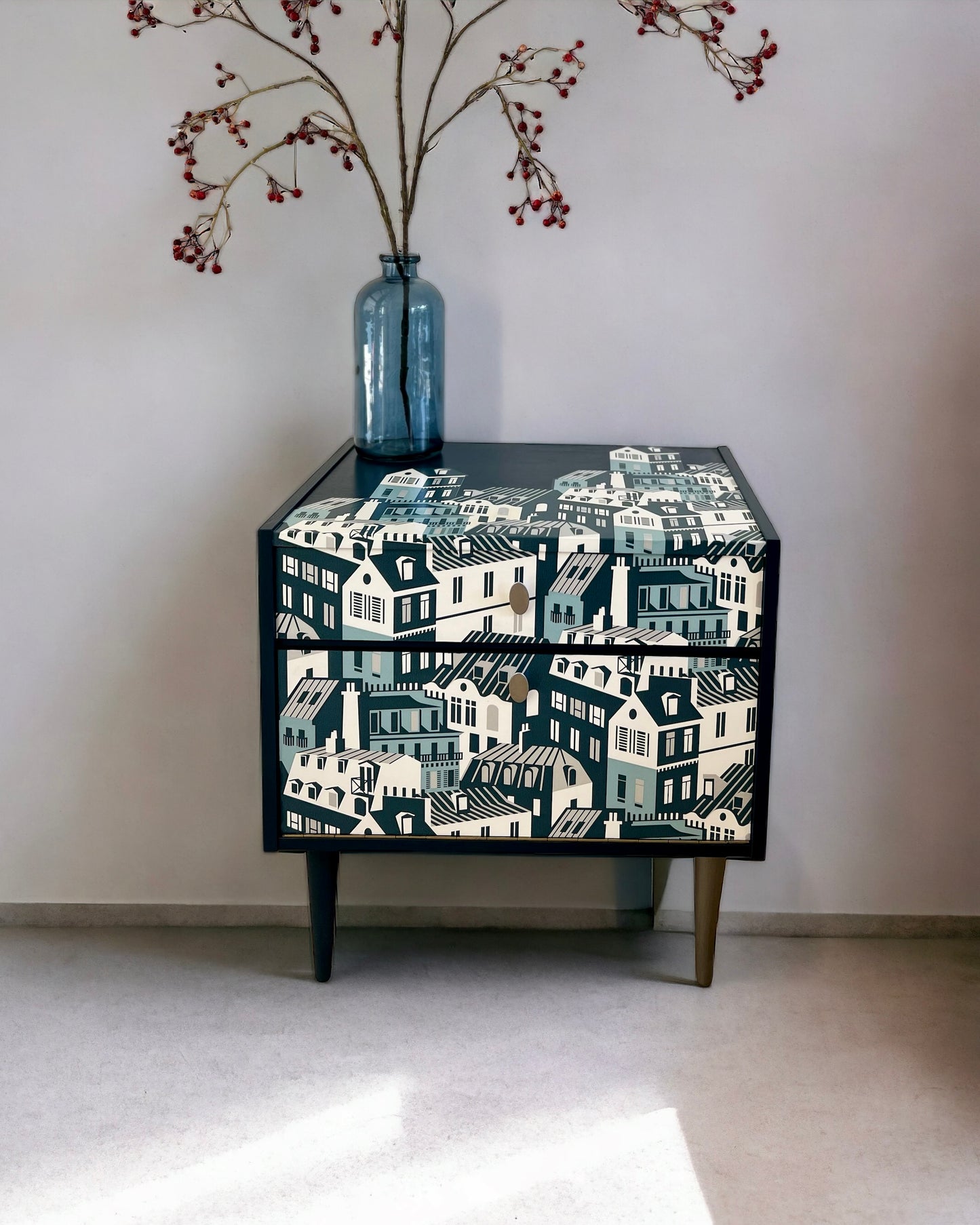 Vintage kastje in blauw, wit en zilver en een print van de daken van Parijs | The Vintage Vibe