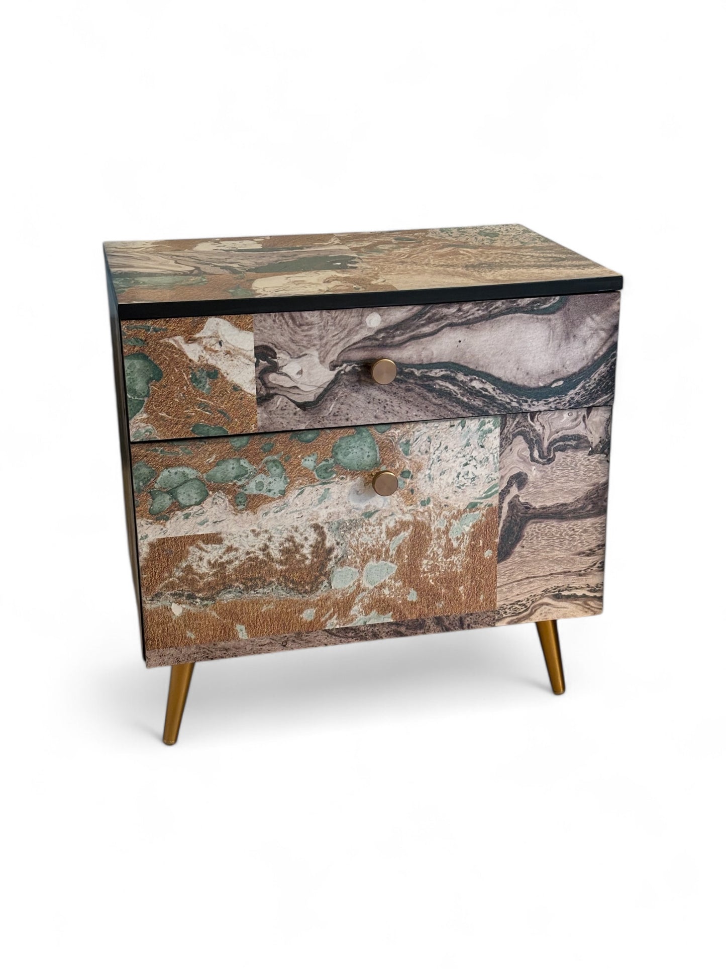 Vintage bedside tables covered with marble print | The Vintage Vibe