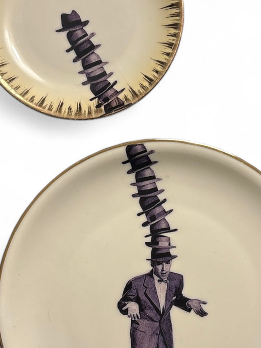 Vintage Wandbord Man met hoedjes