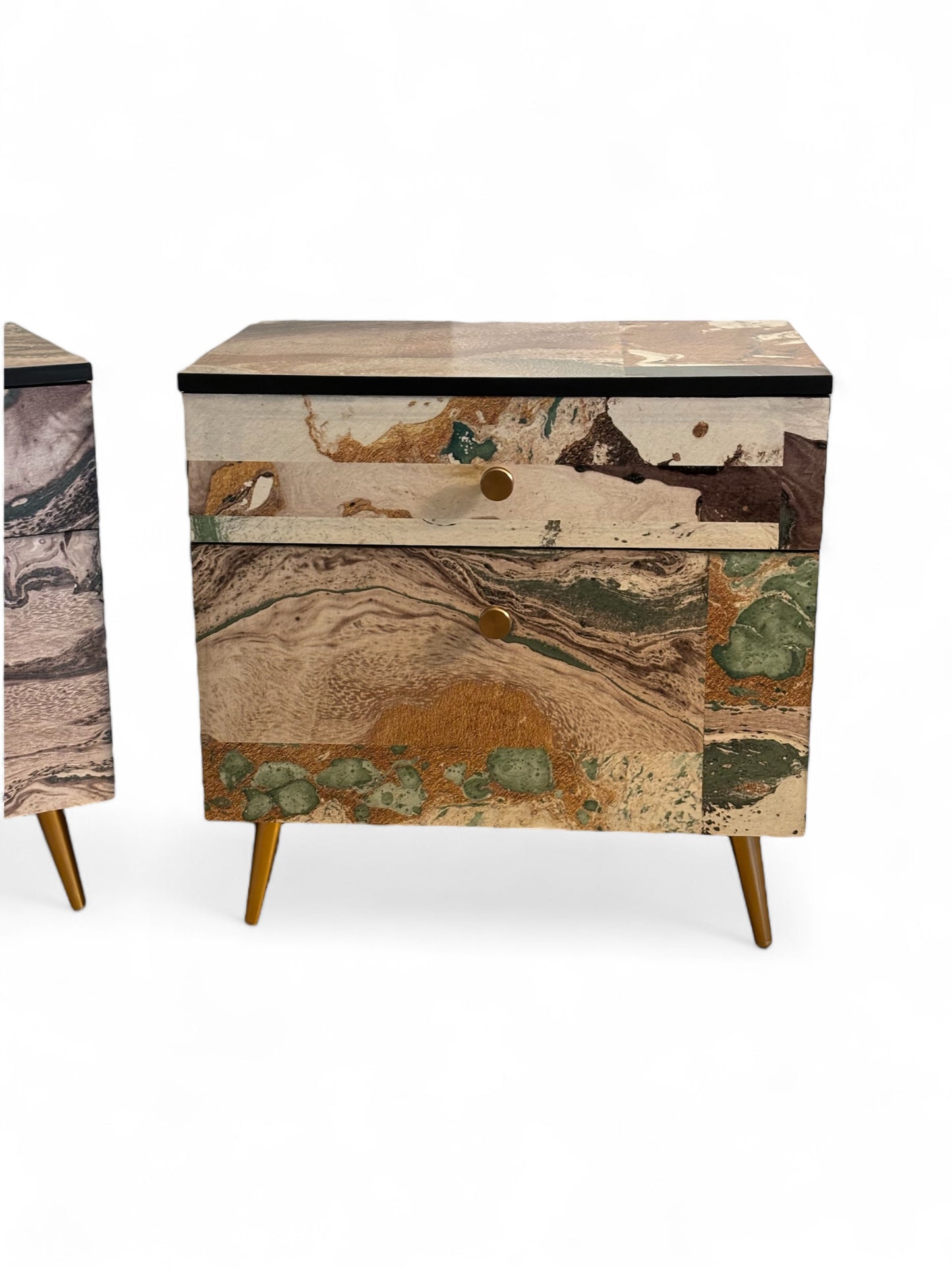 Vintage bedside tables covered with marble print | The Vintage Vibe