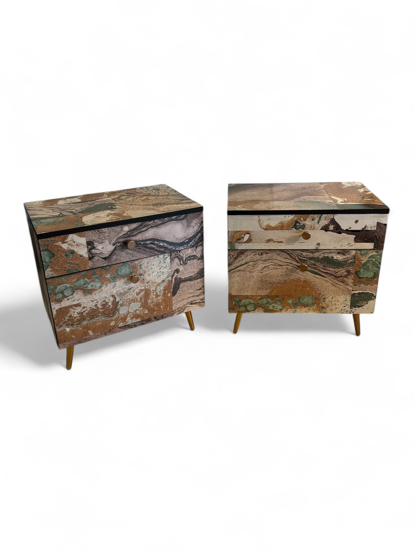 Vintage bedside tables covered with marble print | The Vintage Vibe