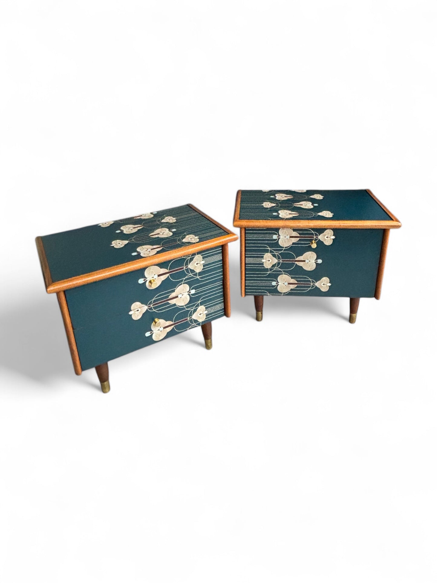 Vintage nachtkastjes bekleed met Art Deco print in goud met blauw | The Vintage Vibe