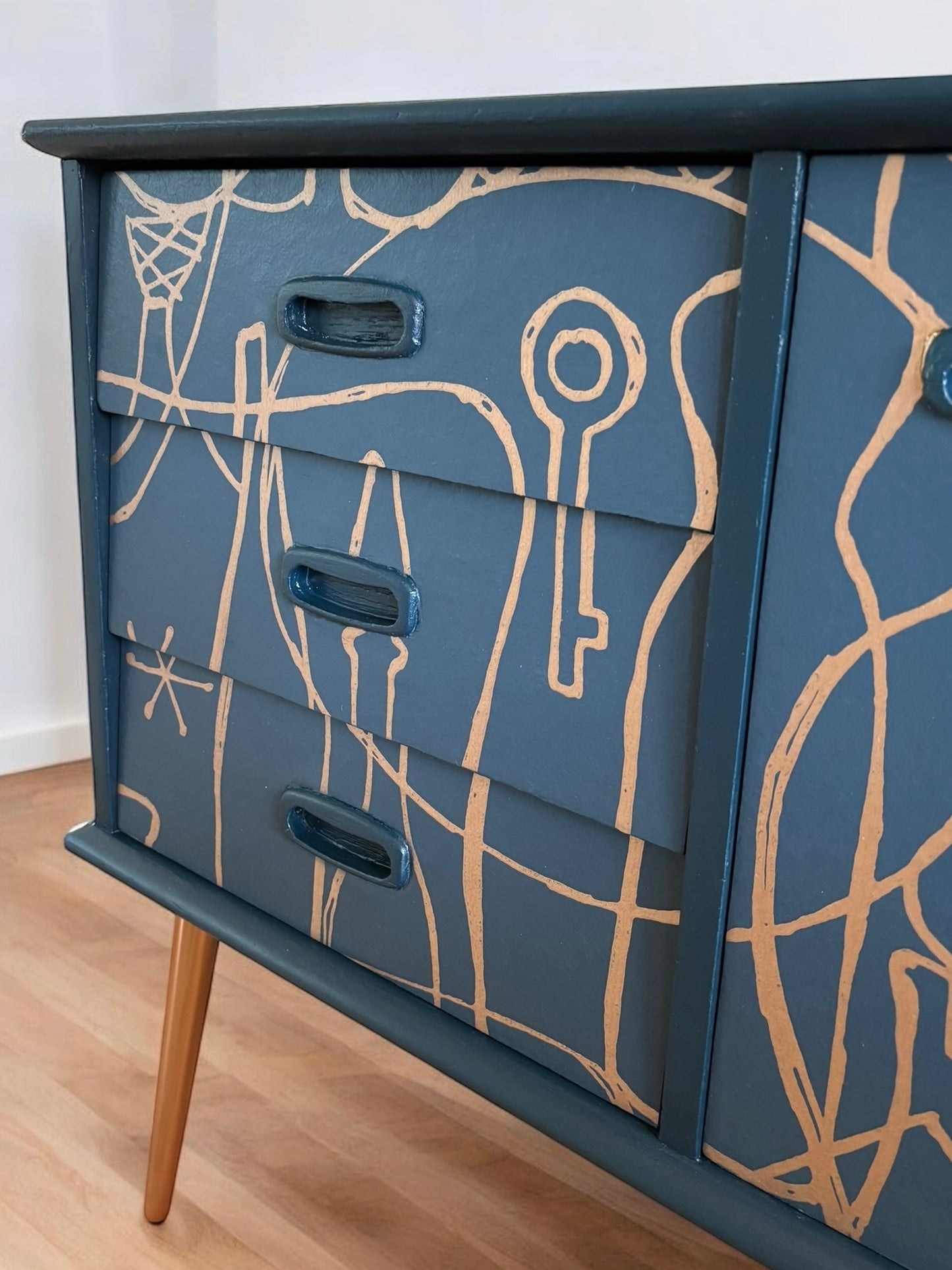 Vintage kast bekleed met Atelier van Mini Moderns | The Vintage Vibe