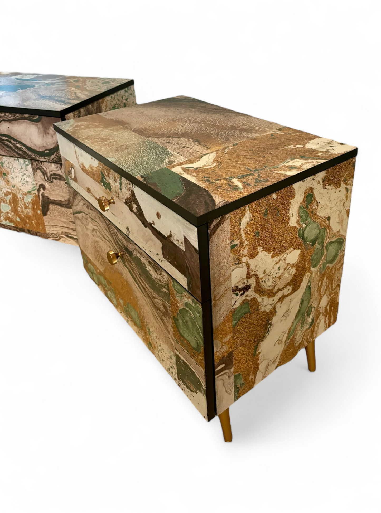 Vintage bedside tables covered with marble print | The Vintage Vibe