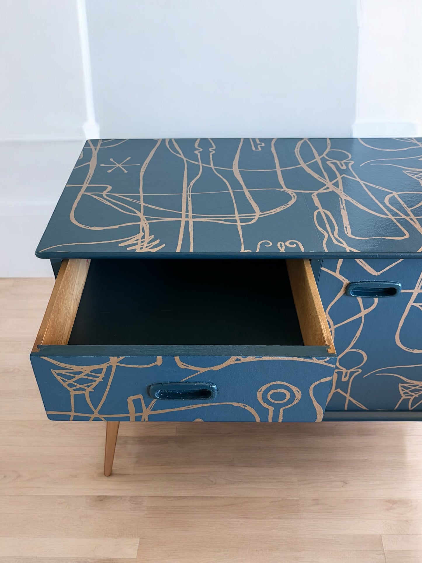 Vintage kast bekleed met Atelier van Mini Moderns | The Vintage Vibe