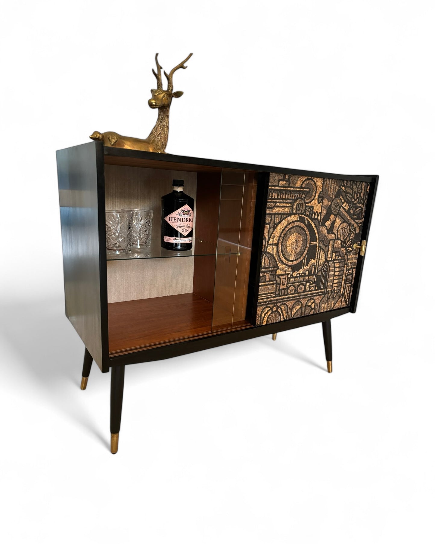 Mid Century dressoir met ‘Hit the North’ kurkprint | The Vintage Vibe