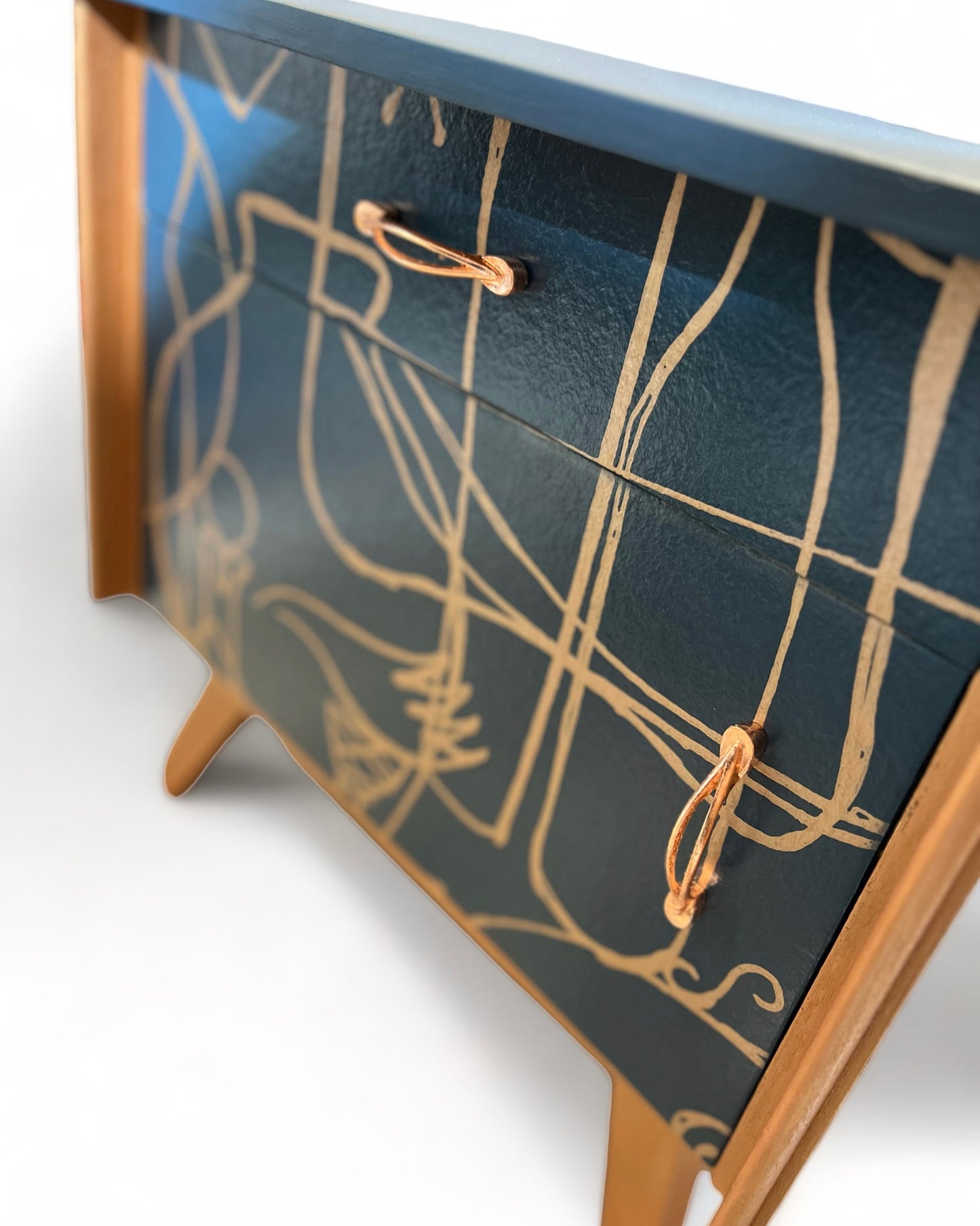 Vintage kastje in Atelier by Mini Moderns | The Vintage Vibe