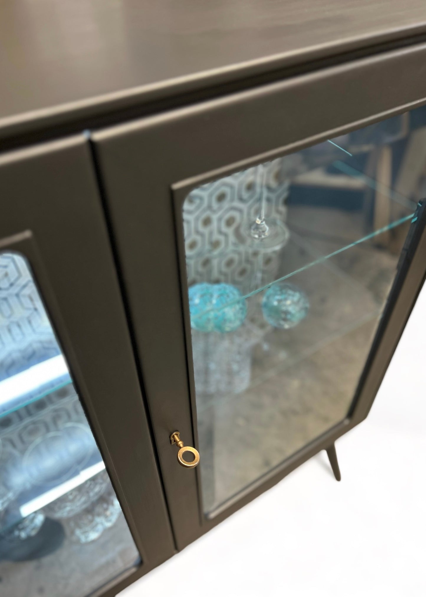 Mid Century Modern display cabinet in grey with gold | The Vintage Vibe