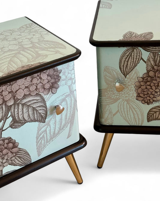 Vintage nachtkastjes met Fornasetti Hortensia | The Vintage Vibe