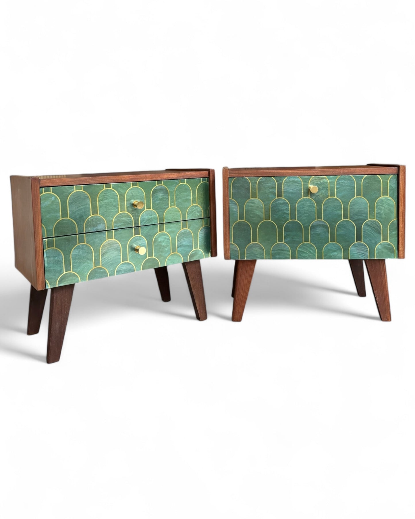 Vintage nachtkastjes bekleed met Nizwa Jade van Bethan Gray | The Vintage Vibe