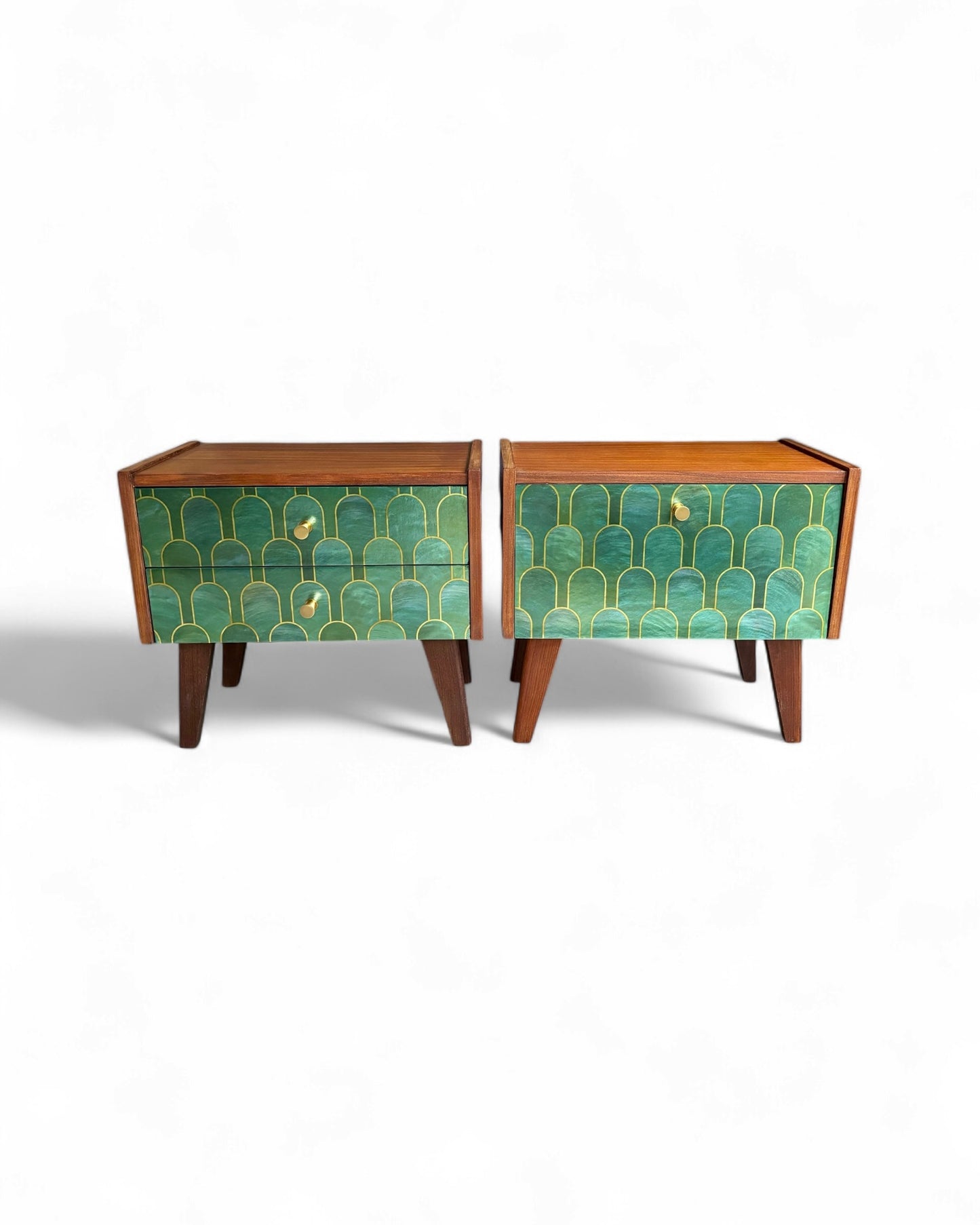 Vintage nachtkastjes bekleed met Nizwa Jade van Bethan Gray | The Vintage Vibe
