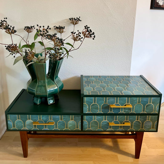 Vintage laag dressoir in Nizwa Jade van Bethan Gray | The Vintage Vibe