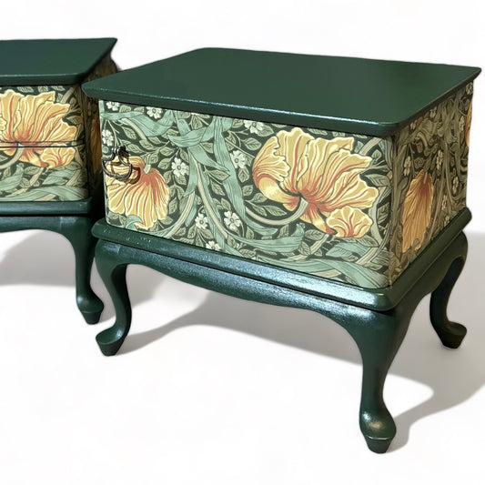 Vintage nachtkastjes in Pimpernel by William Morris | The Vintage Vibe