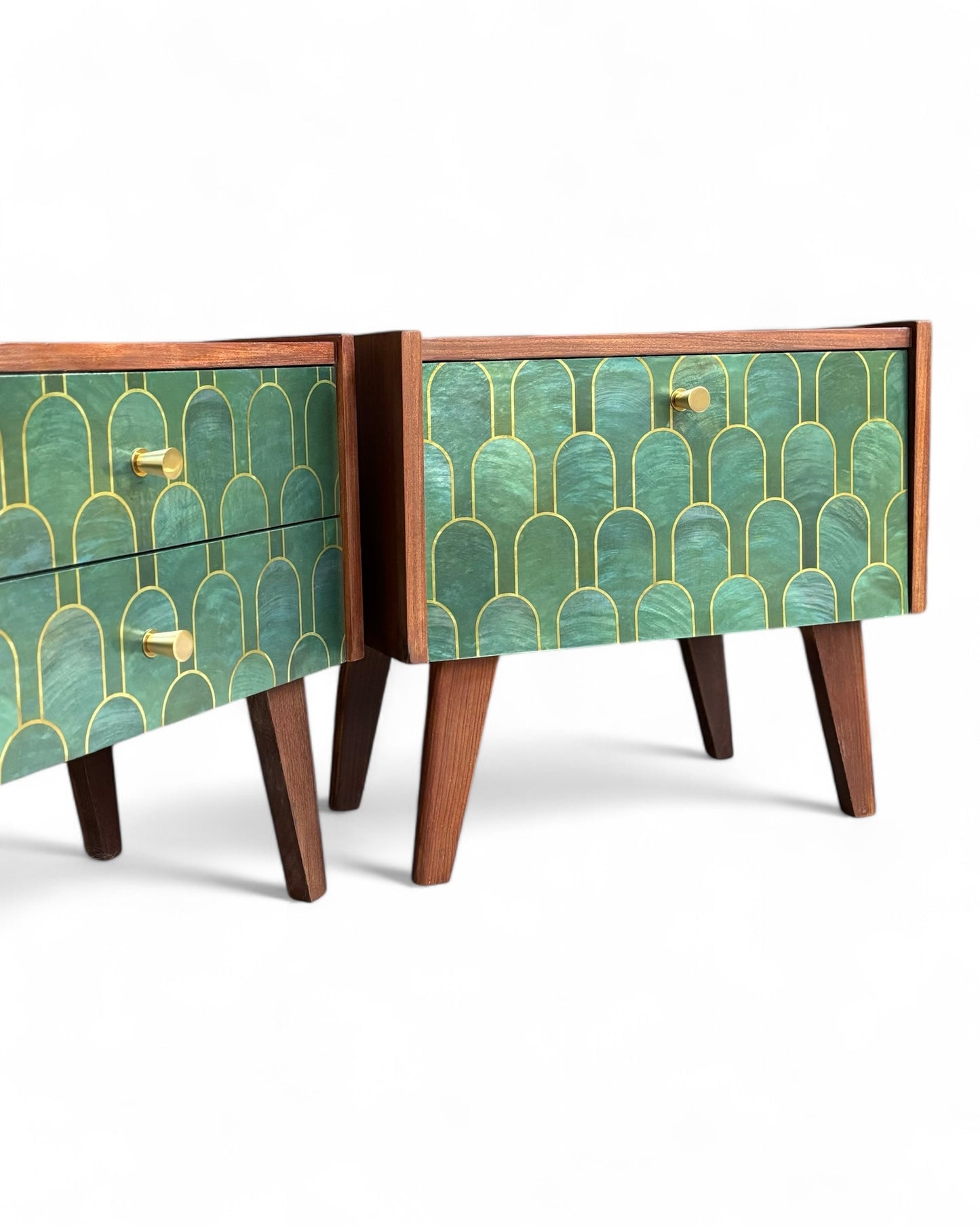 Vintage nachtkastjes bekleed met Nizwa Jade van Bethan Gray | The Vintage Vibe