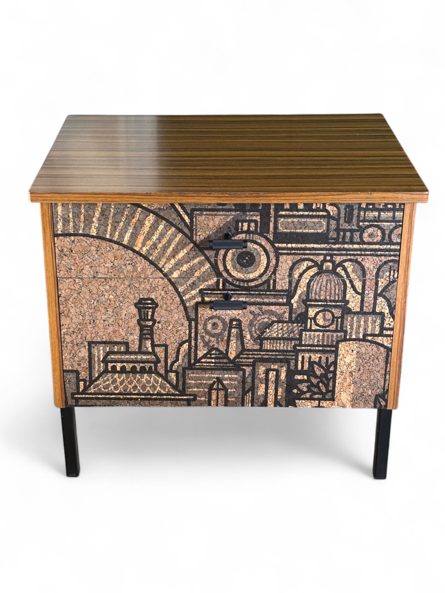 Vintage nachtkastjes bekleed met ‘Hit the North’ kurkprint | The Vintage Vibe