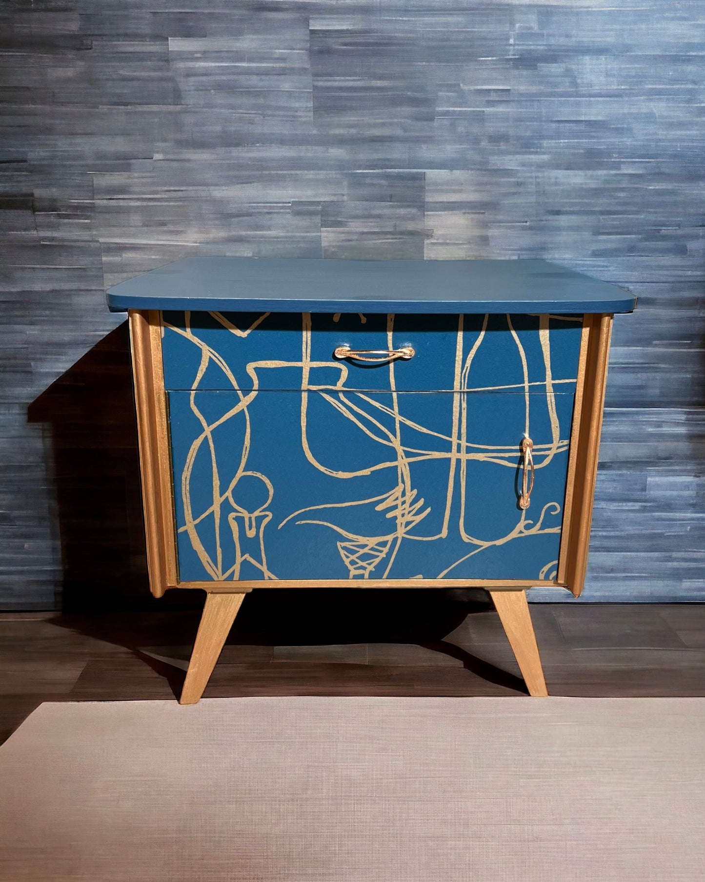 Vintage kastje in Atelier by Mini Moderns | The Vintage Vibe