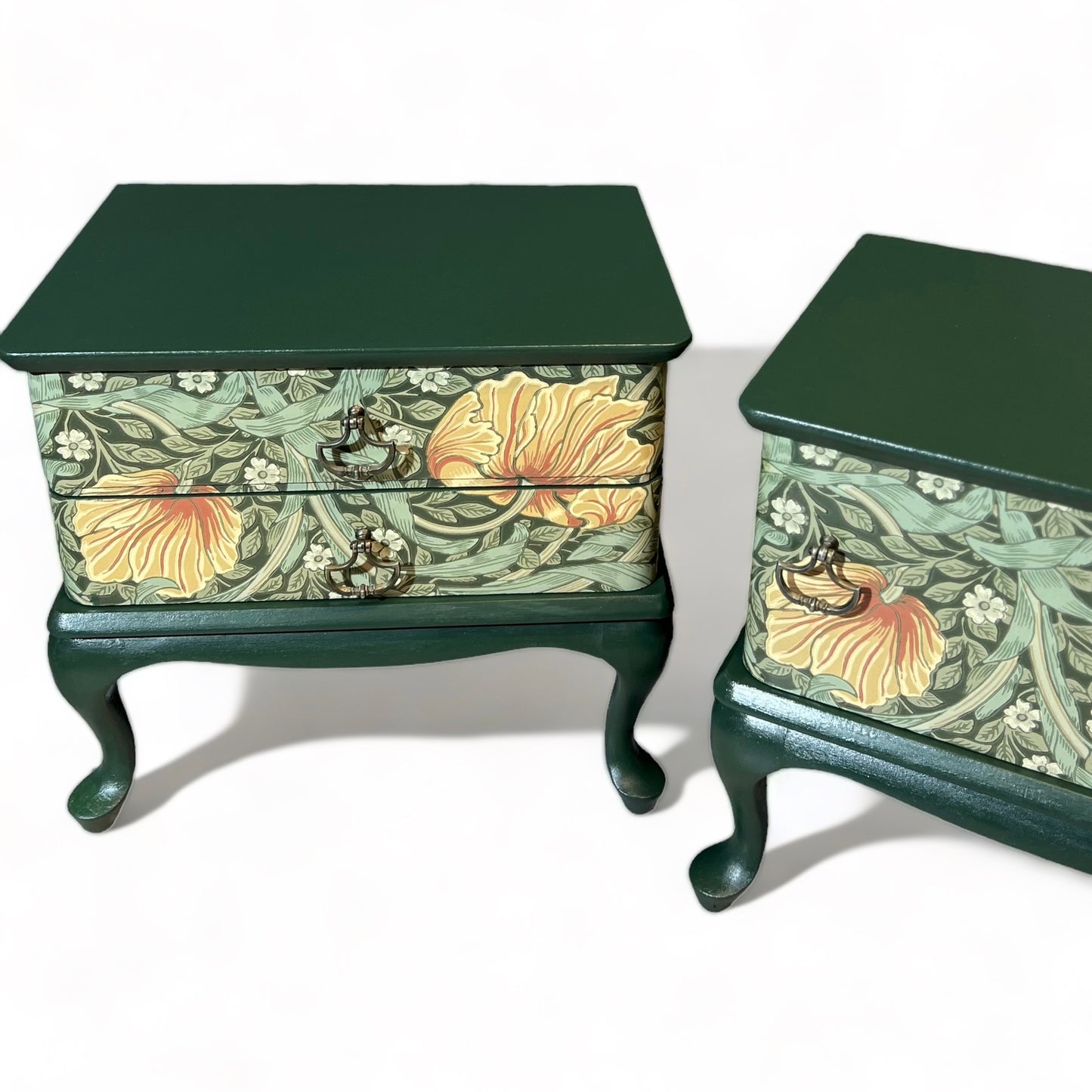 Vintage nachtkastjes in Pimpernel by William Morris | The Vintage Vibe