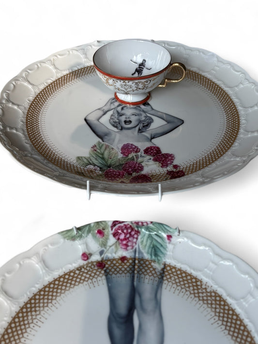 Vintage Wall Plate Marilyn Cup Set
