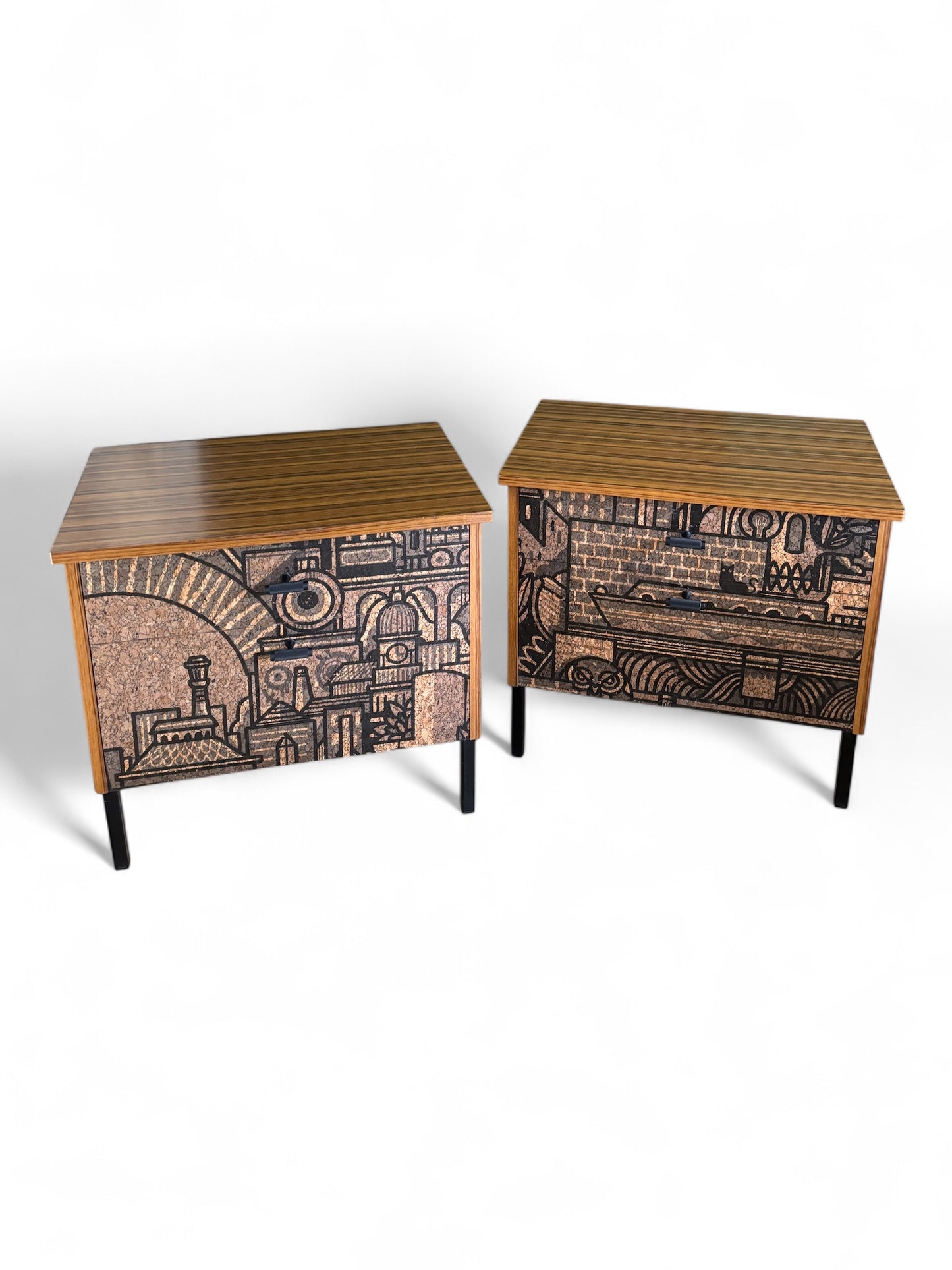 Vintage nachtkastjes bekleed met ‘Hit the North’ kurkprint | The Vintage Vibe