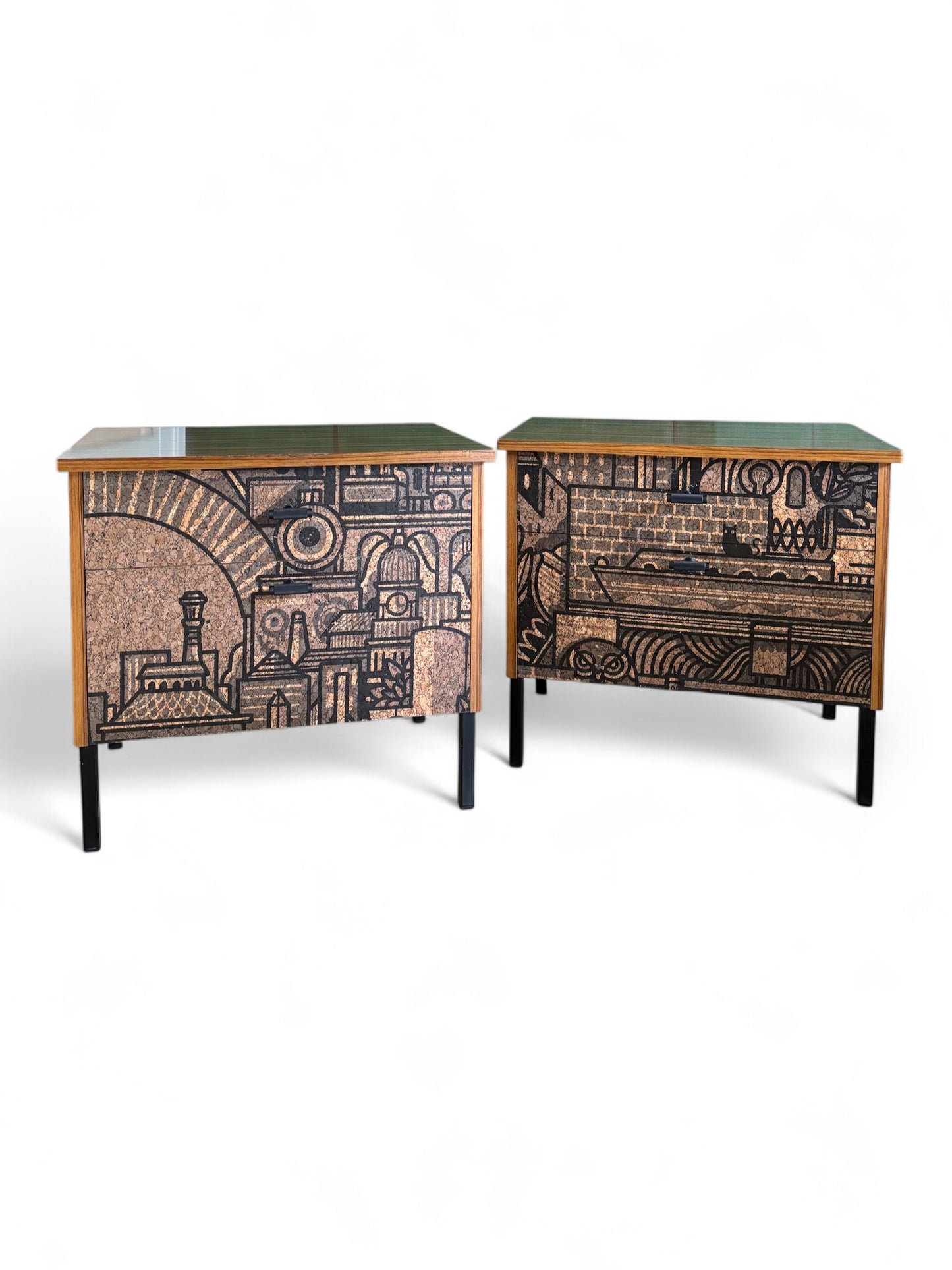 Vintage nachtkastjes bekleed met ‘Hit the North’ kurkprint | The Vintage Vibe