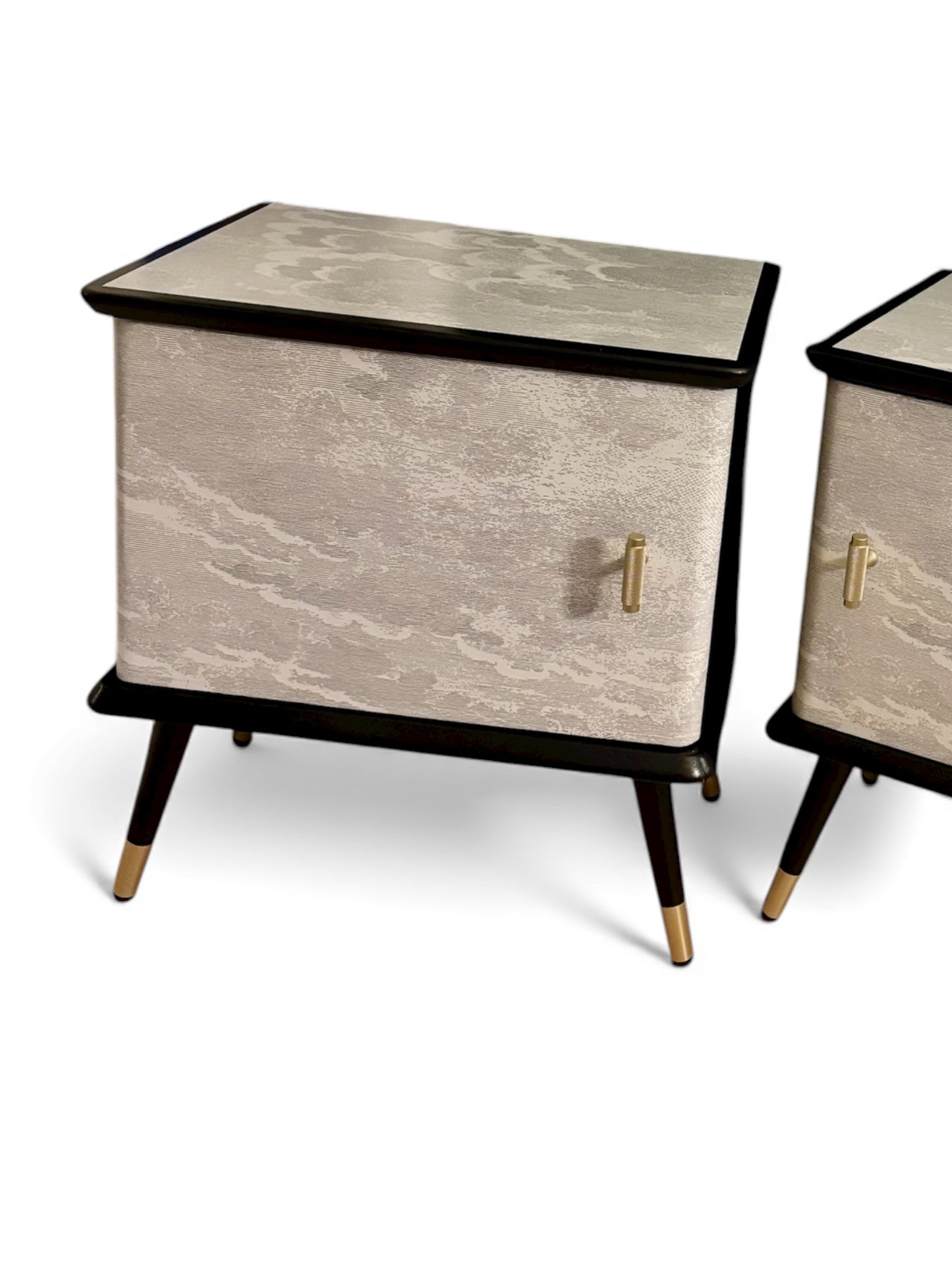 Vintage nachtkastjes met Fornasetti Nuvolette | The Vintage Vibe