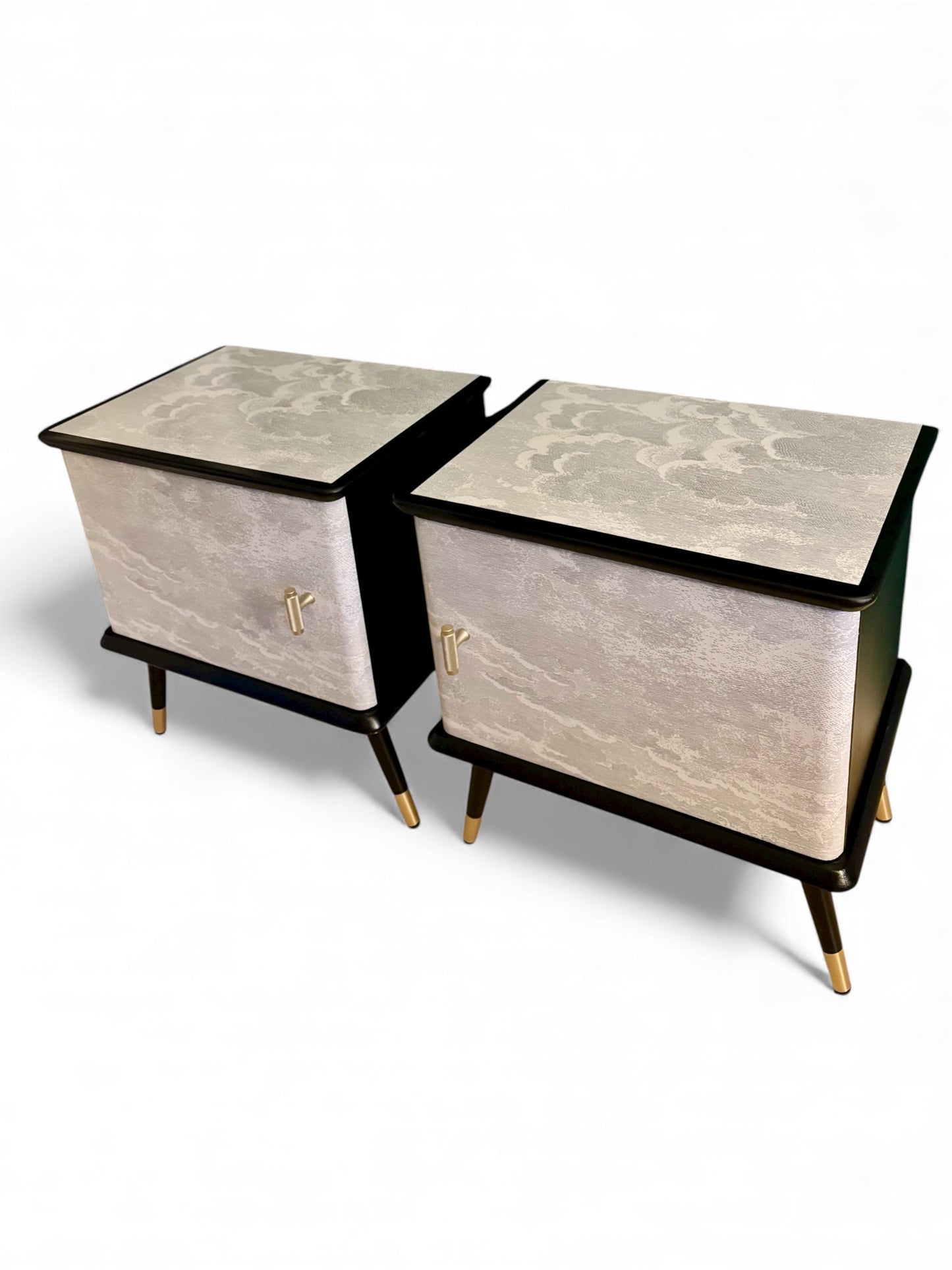 Vintage nachtkastjes met Fornasetti Nuvolette | The Vintage Vibe