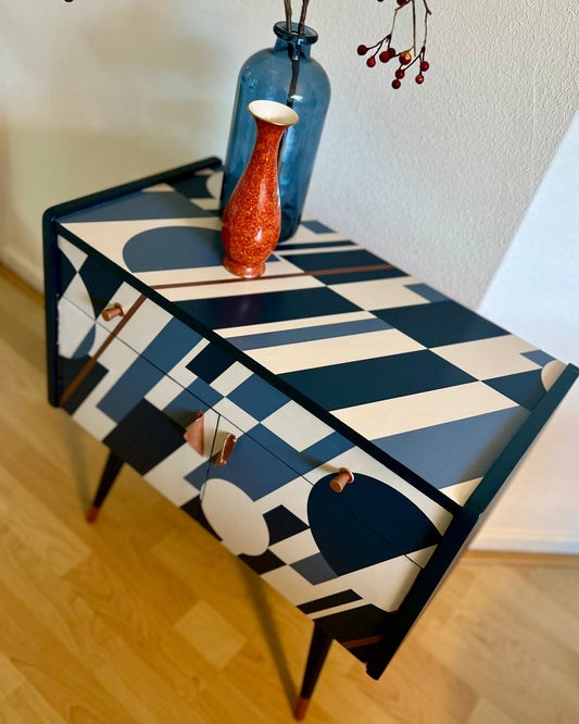 Vintage kastje met retro print in blauw, wit en koper | The Vintage Vibe