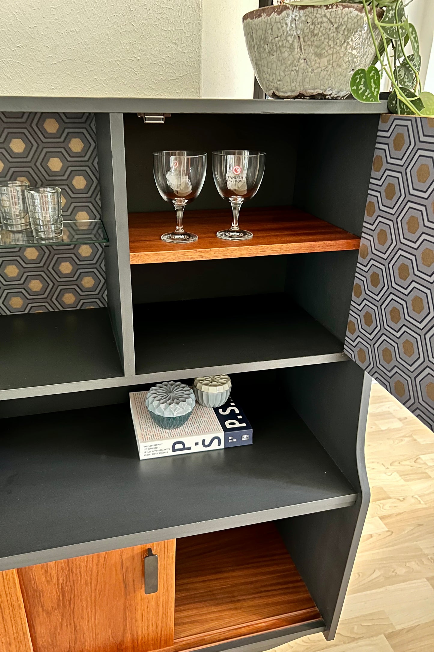 Vintage teak highboard in beautiful condition, stylish and spacious | The Vintage Vibe