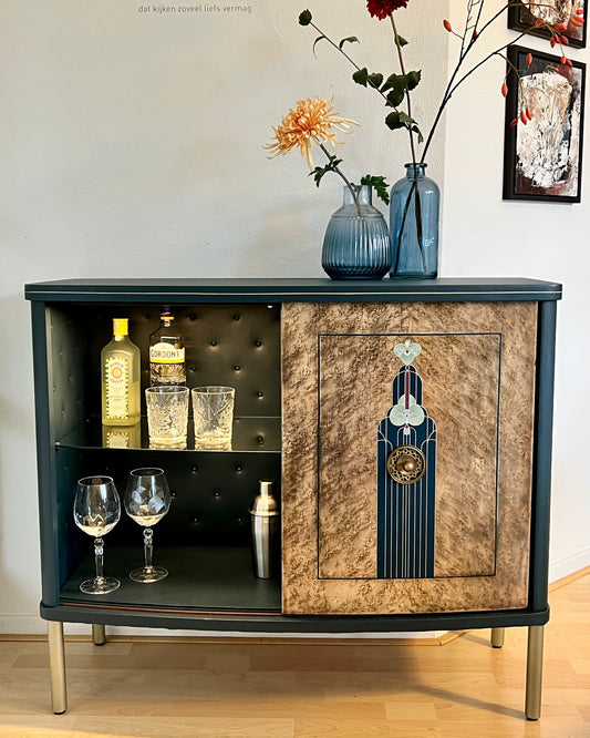 Vintage drankenkastje in Art Decoff en notenhout | The Vintage Vibe