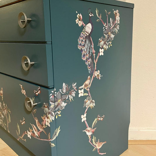 Vintage kastje in donker turquoise met subtiel pauwen design | The Vintage Vibe