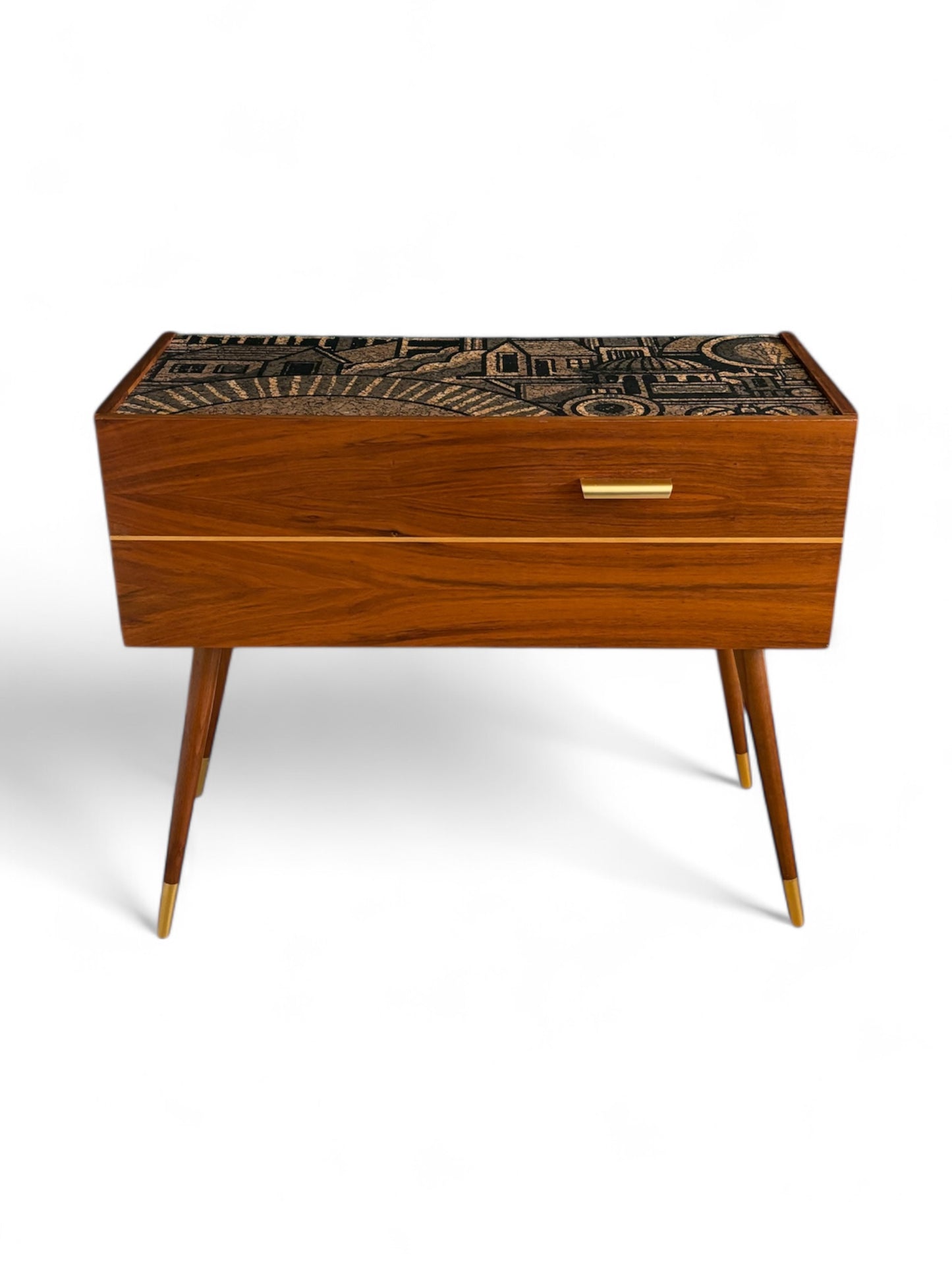 Mid Century dressoir met ‘Hit the North’ kurkprint | The Vintage Vibe