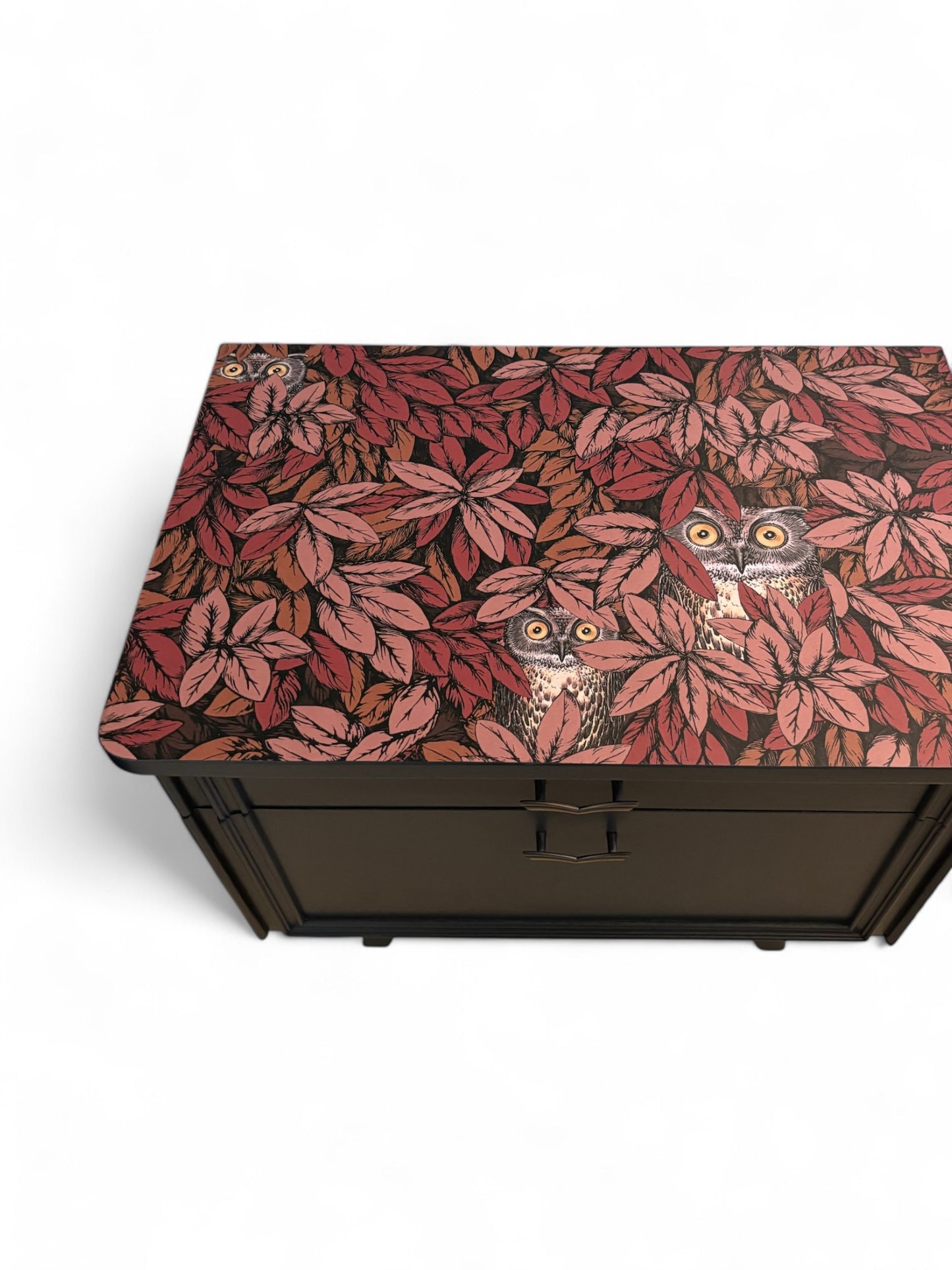 Vintage nachtkastjes met Fornasetti Foglie e Civette | The Vintage Vibe