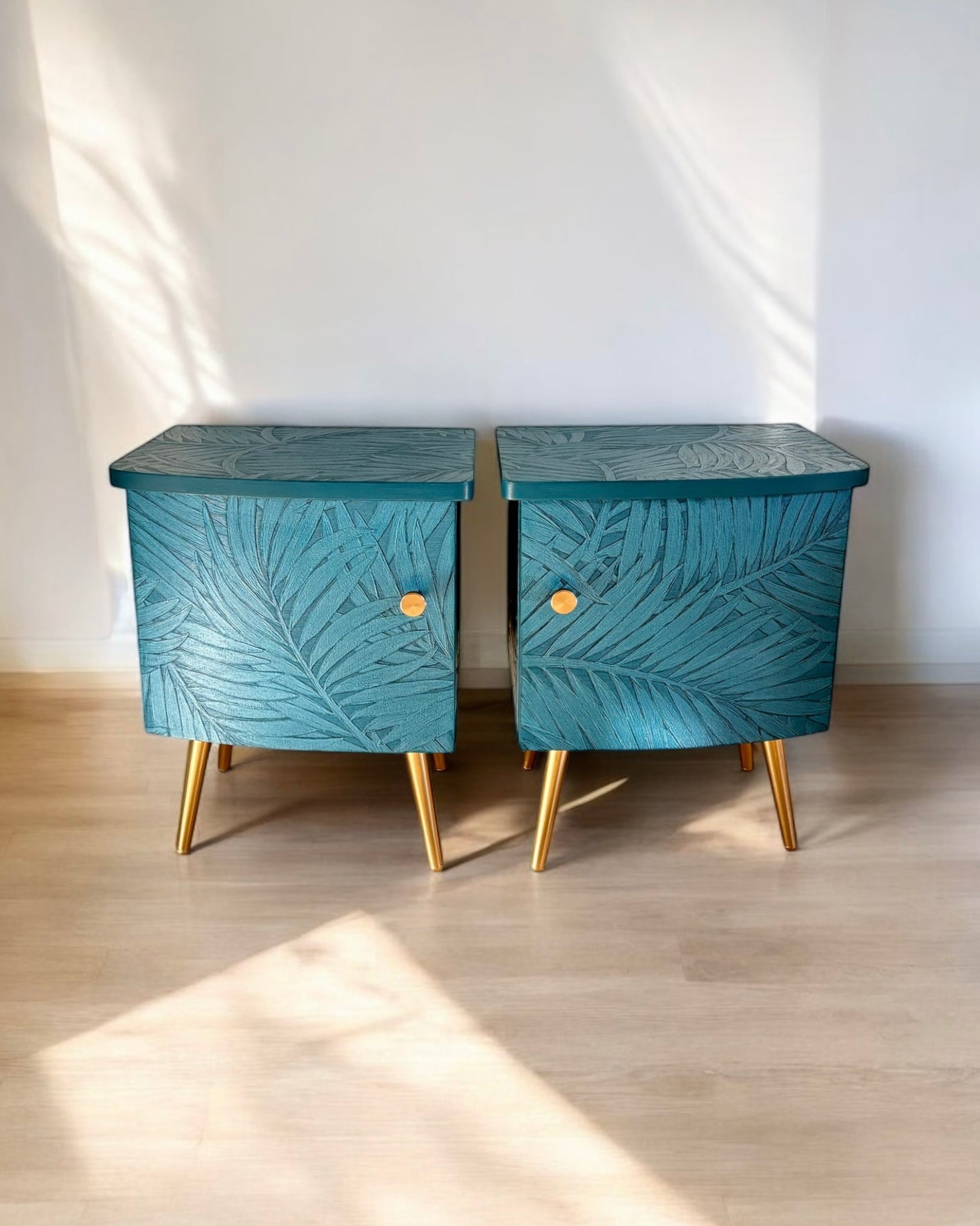 Vintage kastjes bekleed met de sierlijke bladeren van de Sabal palm in reliëf | The Vintage Vibe