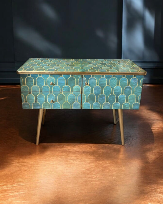 Vintage dressoir in Nizwa Jade van Bethan Gray | The Vintage Vibe