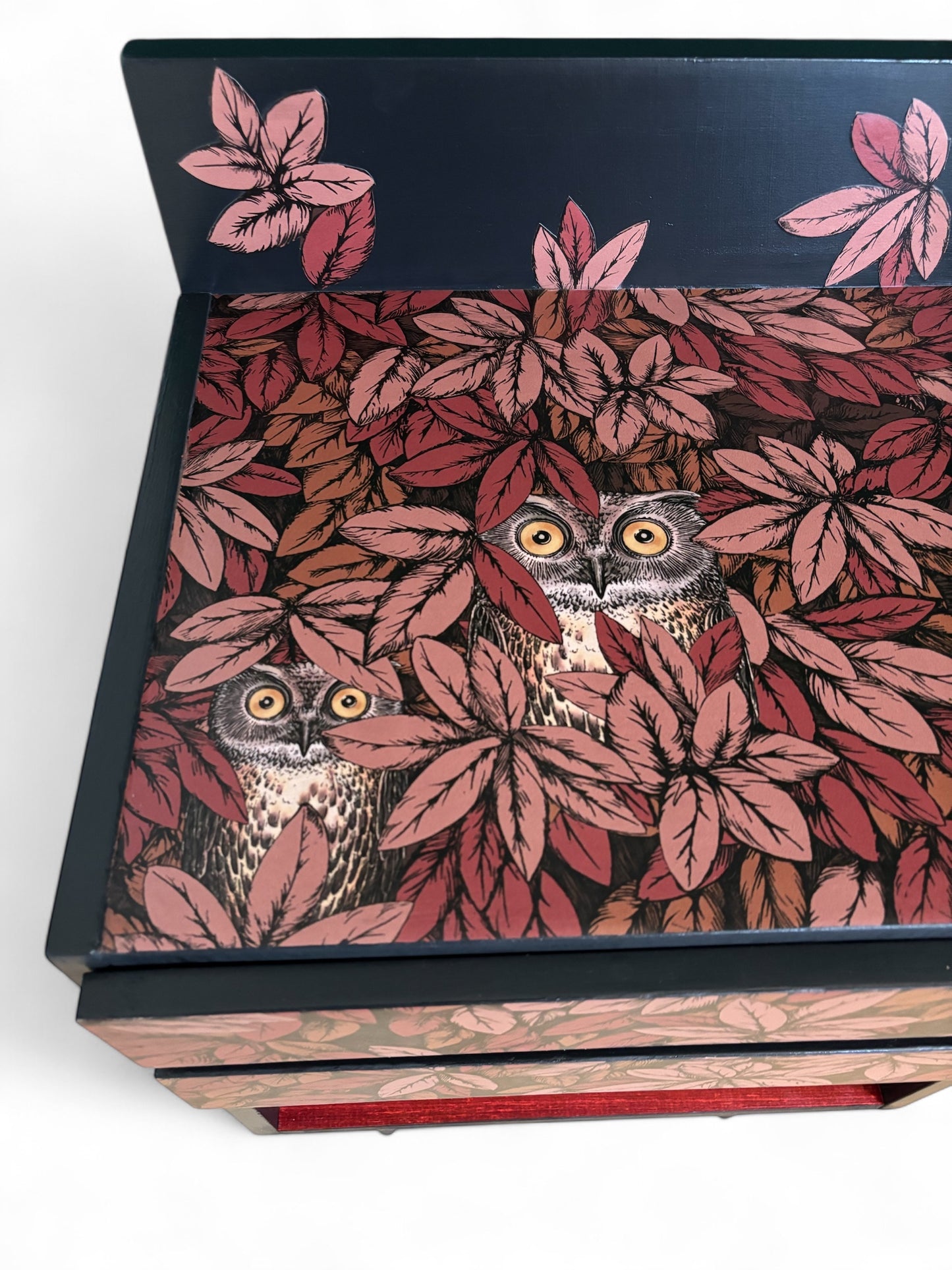 Vintage kastje bekleed met Fornasetti Foglie e Civette | The Vintage Vibe