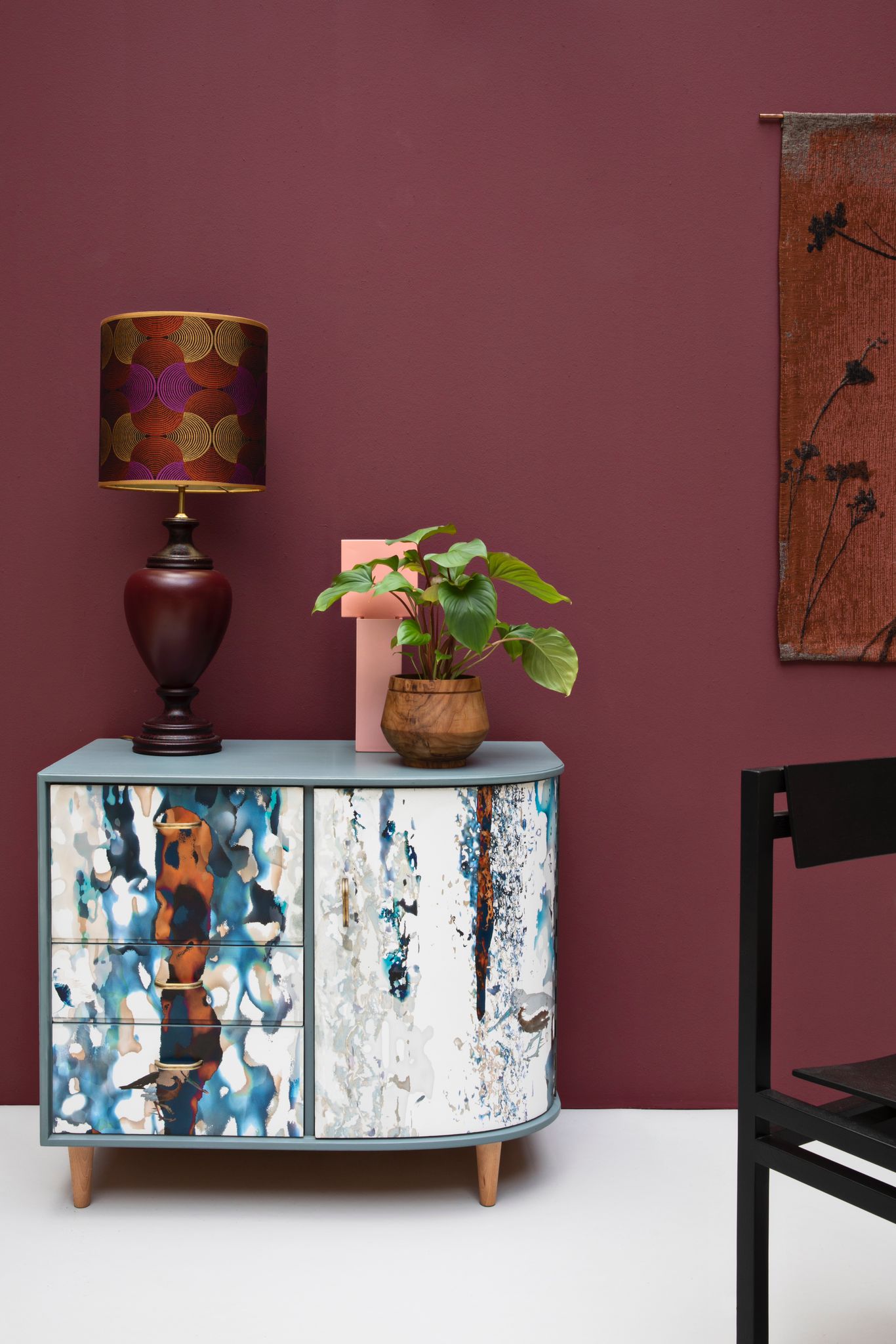 Vintage dressoir bekleed met Shore Waders van Mairi Helena | The Vintage Vibe
