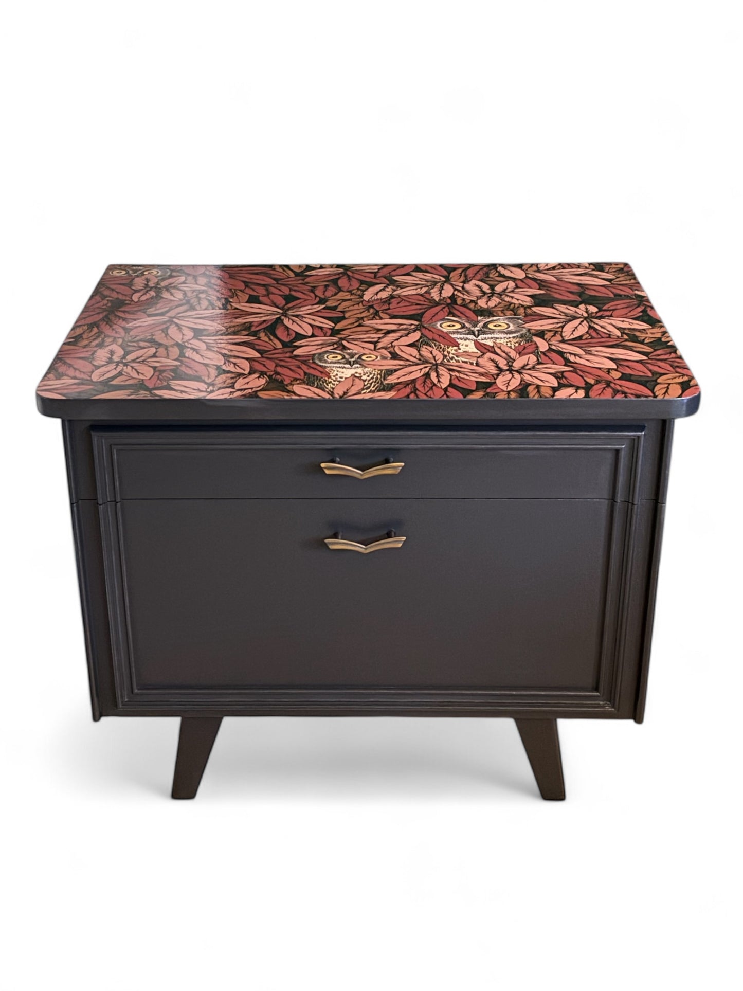 Vintage nachtkastjes met Fornasetti Foglie e Civette | The Vintage Vibe