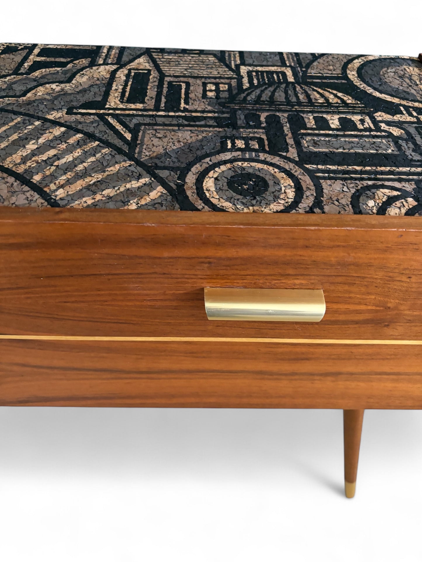 Mid Century dressoir met ‘Hit the North’ kurkprint | The Vintage Vibe