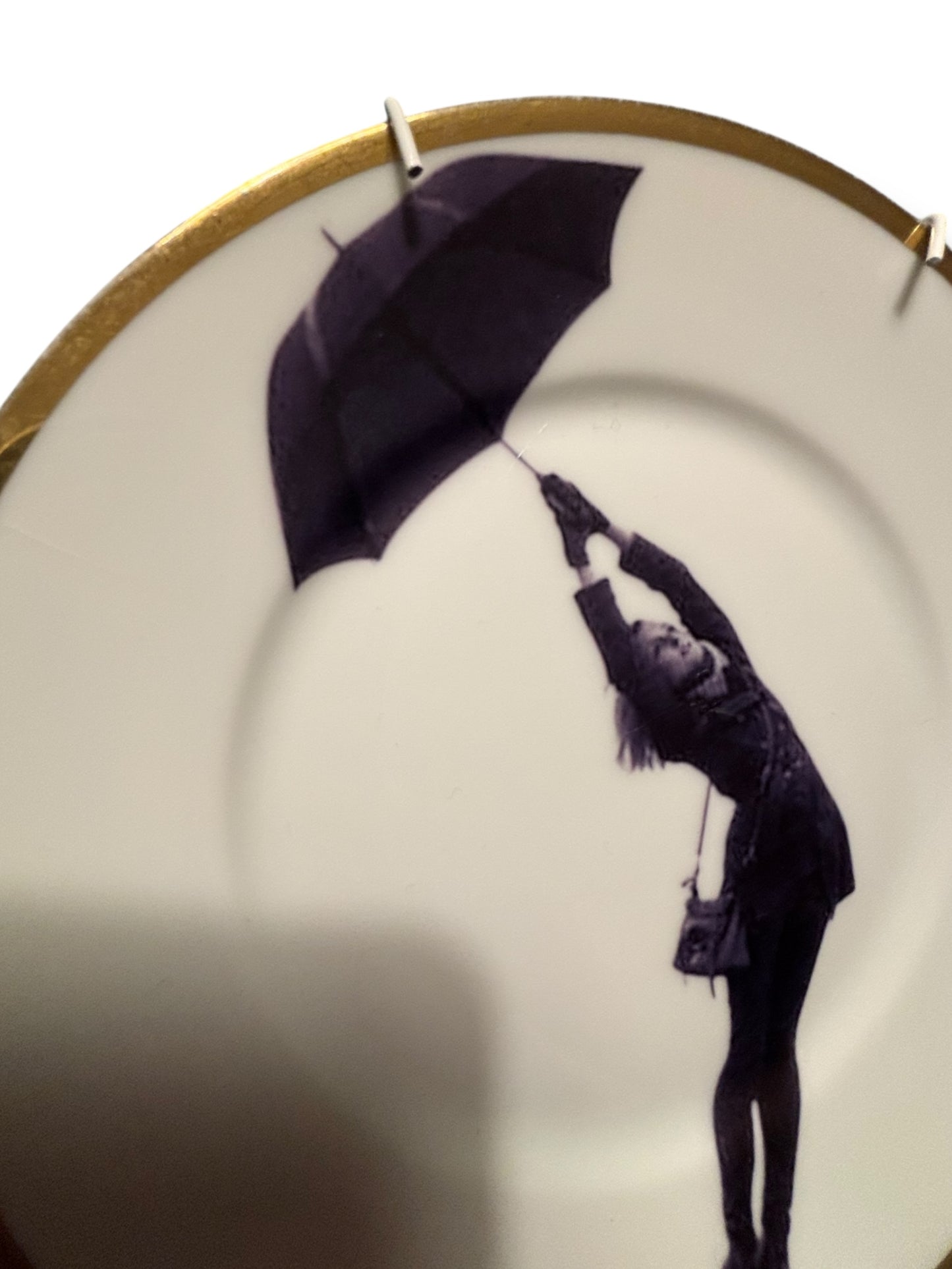 Vintage Wandbord Dame met Paraplu | The Vintage Vibe