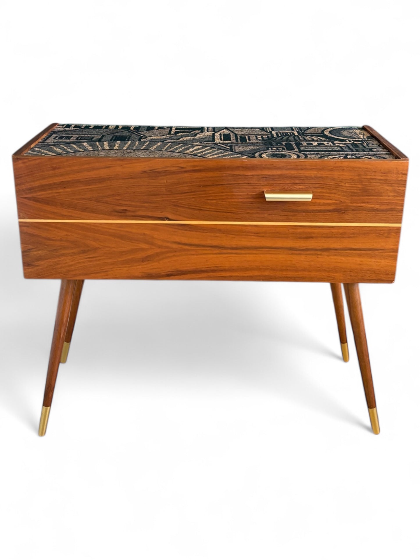 Mid Century dressoir met ‘Hit the North’ kurkprint | The Vintage Vibe