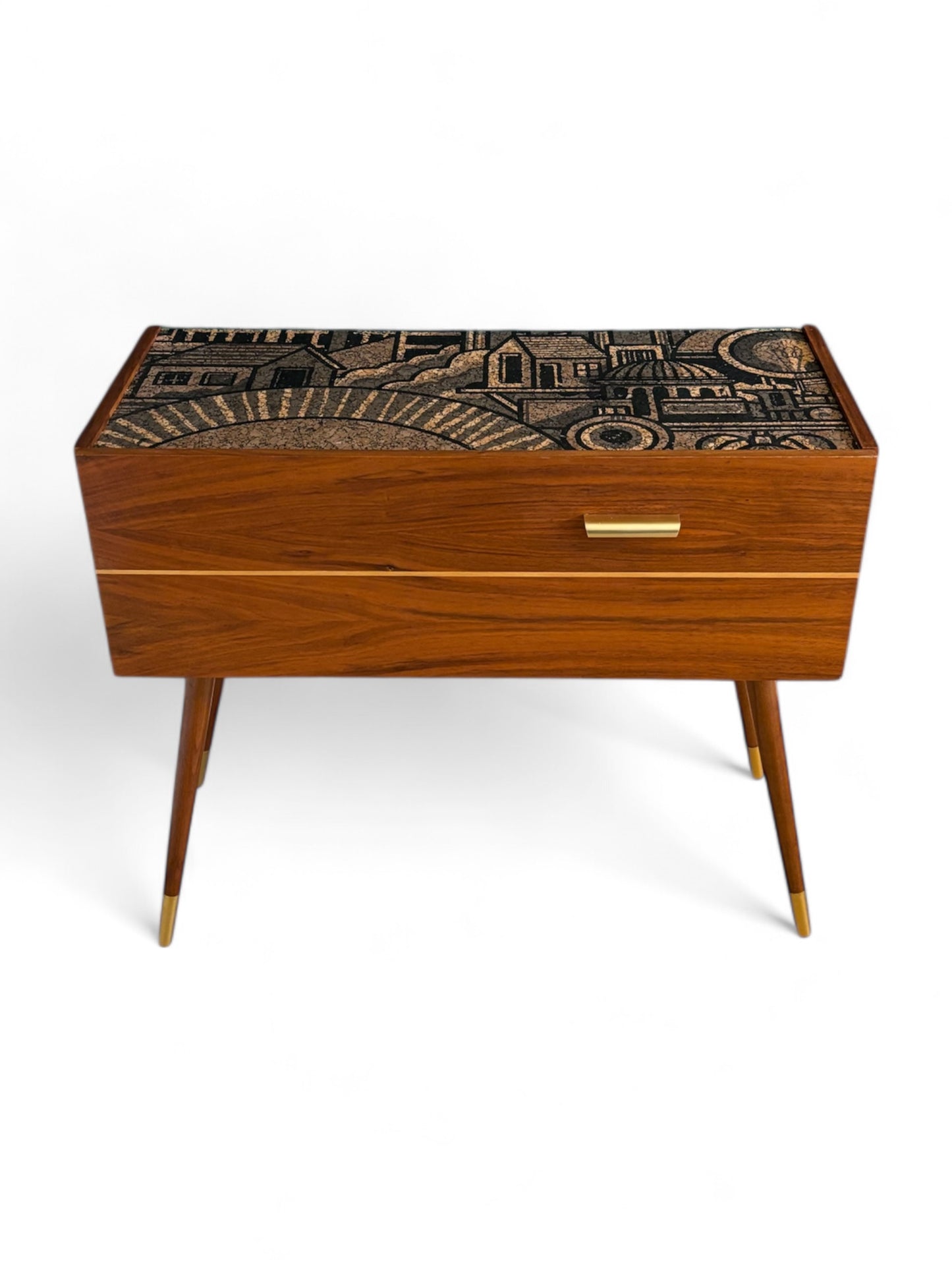 Mid Century dressoir met ‘Hit the North’ kurkprint | The Vintage Vibe