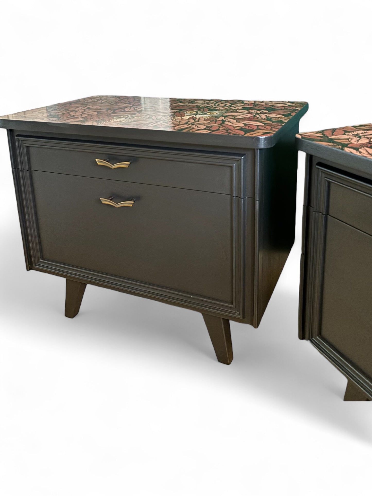 Vintage nachtkastjes met Fornasetti Foglie e Civette | The Vintage Vibe