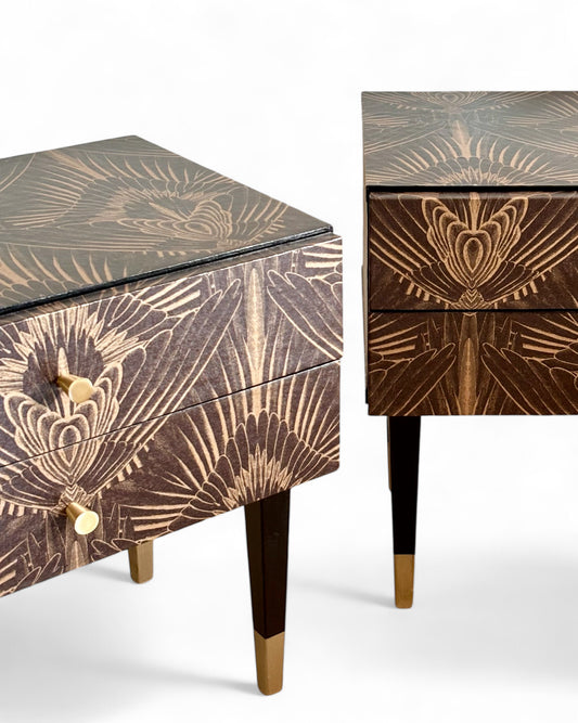 Vintage nachtkastjes bekleed met Art Deco print in goud met bruin | The Vintage Vibe