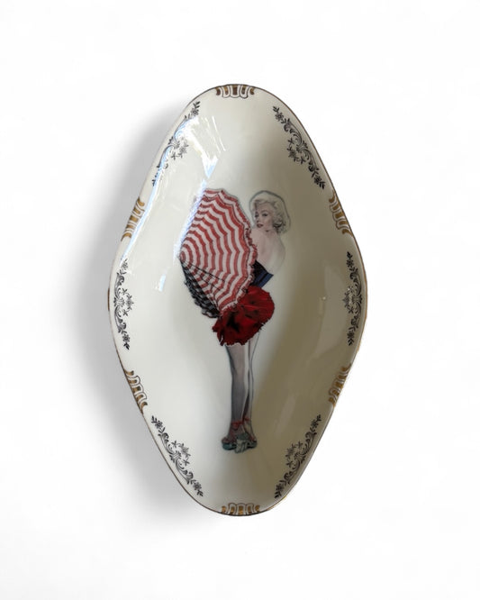 Vintage Wall Plate Oval Marilyn Parasol