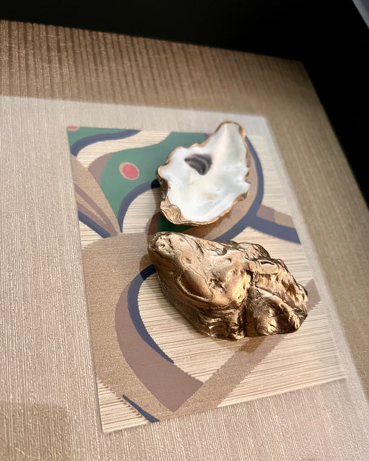 Golden oysters in black frame | The Vintage Vibe